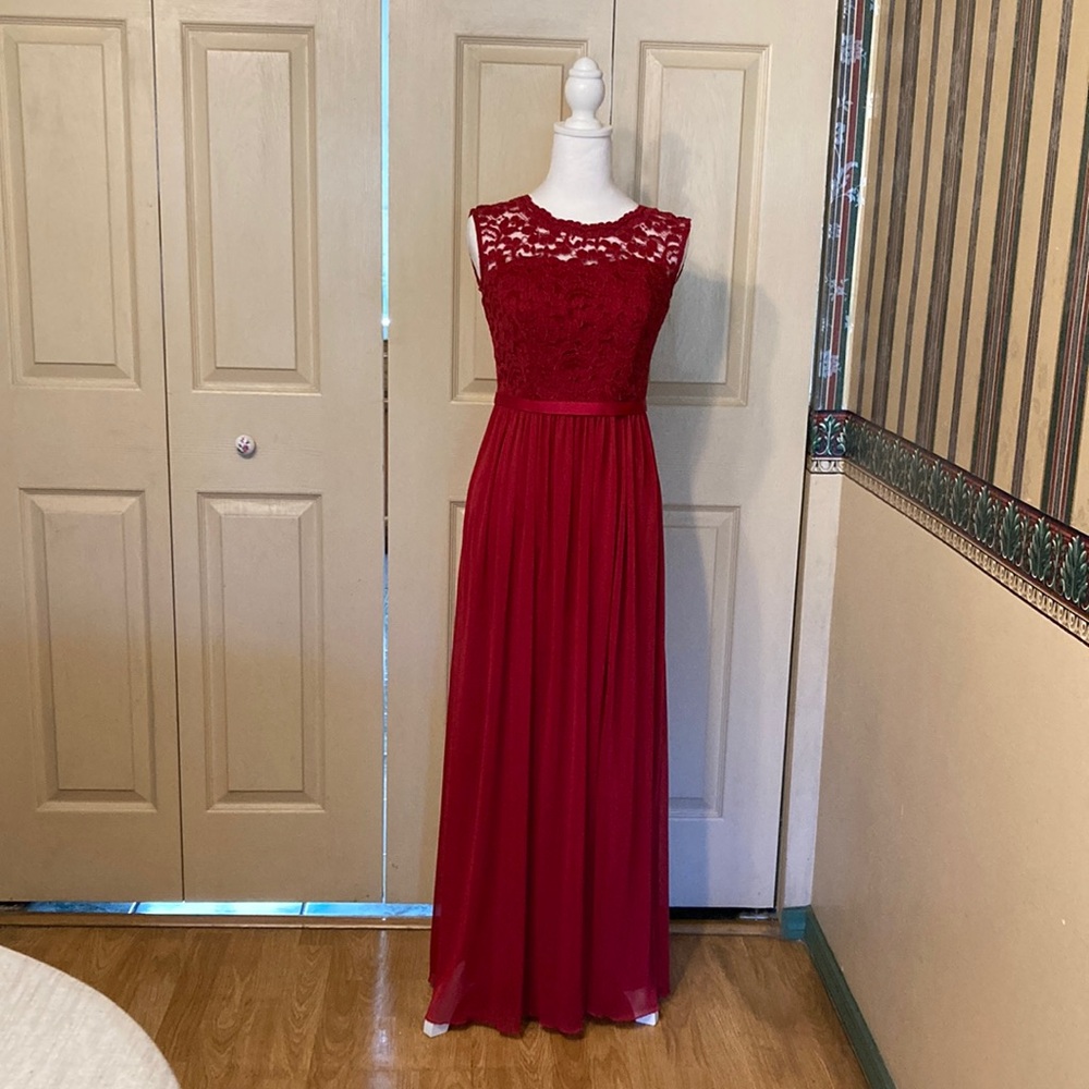 Dave’s Bridal Apple Red Bridesmaid Dress Size 2, 52% Nylon, 48 % Rayon.